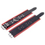 Bőr csuklókötöző - fekete-piros prémium minőségben