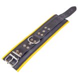 Párnázott bőr lábfogó - fekete/sárga prémium kiegészítő