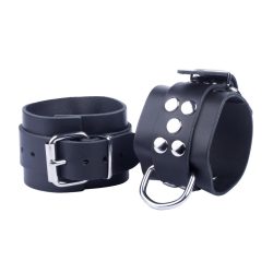   Prémium fekete bőr bilincsek – érzéki izgatás érdekében