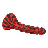 Accordio S – prémium piros-fekete dildó 16 cm hosszú