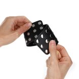 KINK – állítható csuklókötöző szegecsekkel, fekete